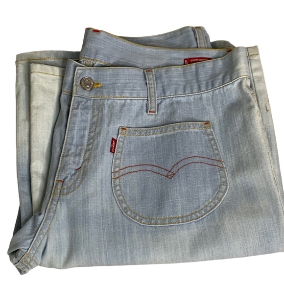 Levi’s Womens Lightwash w/ Bleaching Unique Retro Style Bell Bottom Jean Size 13 - Picture 3 of 4
